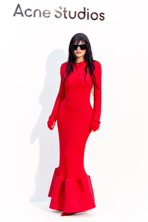 Kylie Jenner - Les célébrités au défilé Acne Studios prêt à porter femme Printemps/Été 2024 lors de la Fashion Week de Paris (PFW), à Paris, France, le 27 septembre 2023. © Olivier Borde/Bestimage
