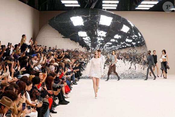 Défilé de mode prêt-à-porter Acne Studios Printemps/été 2024 lors de la Fashion Week de Paris (PFW) à Paris, France, le 27 septembre 2023.