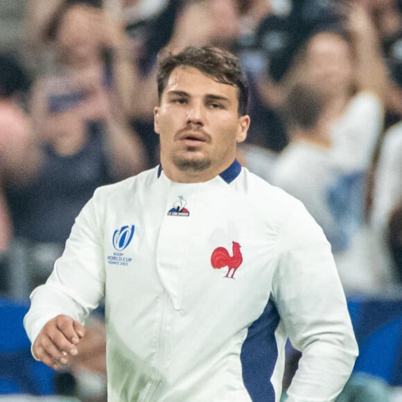 Antoine Dupont est la star de l'équipe de France de rugby
Antoine Dupont (XV de France) - Match d'ouverture de la coupe du monde de Rugby : La France l'emporte 27 à 13 fve à la Nouvelle Zélande (All Blacks) au Stade de France à Saint-Denis. © Baptiste Autissier / Panoramic / Bestimage 