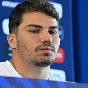 Info - Antoine Dupont souffre d'une fracture mais reste au sein du XV de France - Antoine Dupont ( 9 - France ) - Conférence de presse de l'équipe de France de Rugby à Paris le 6 septembre 2023. © Federico Pestellini / Panoramic / Bestimage 