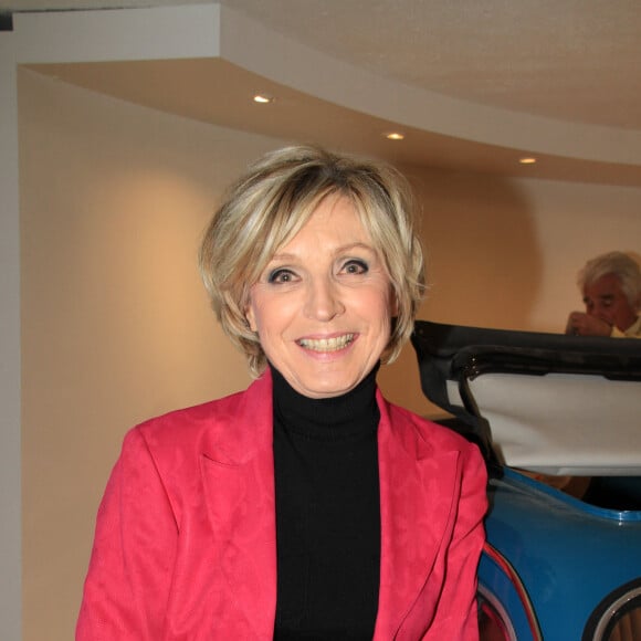 Evelyne Dhéliat - Les célébrités fêtent la sortie du livre de René Metge ("Pilote de 7 à 77 ans") chez "Arc de Triomphe Autos" à Paris, le 24 février 2022. Le pilote est notamment réputé pour avoir remporté trois fois le Rallye Dakar. 