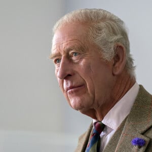 C'est Charles III, fervent défenseur de l'environnement, qui doit être ravi...
Le roi Charles III lors de sa visite au Global Underwater Hub, à Westhill (Ecosse), le 29 septembre 2023. 