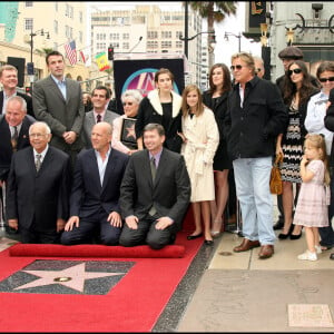 Bruce Willis, ses filles Rumer, Scout et Tallulah, Demi Moore et Ashton Kutcher - Bruce Willis reçoit son étoile sur Hollywood Boulevard en 2006.