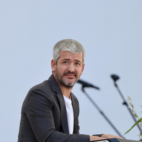 Le chanteur Grégoire - Le président de la République française E.Macron et la première dame B.Macron assistent à la messe donnée par le pape François au stade Vélodrome de Marseille, le 23 septembre 2023. Sa Sainteté le pape François est à Marseille pour la clôture des Rencontres Méditerranéennes (17 - 24 septembre 2023). © Dominique Jacovides / Bestimage 