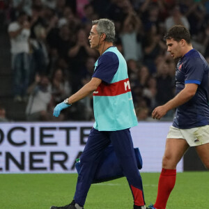 Info - Antoine Dupont souffre d'une fracture mais reste au sein du XV de France - Blessure - Antoine Dupont (France) - Coupe du Monde de Rugby France 2023 du match de Poule A entre la France et la Namibie (96-0) au stade Velodrome à Marseille le 21 septembre 2023. 