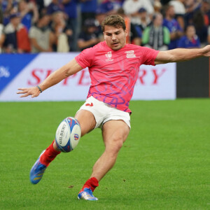 à cause de sa blessure à la machoire survenue contre la Namibie.
Antoine Dupont (France) - Coupe du Monde de Rugby France 2023 du match de Poule A entre la France et la Namibie (96-0) au stade Velodrome à Marseille le 21 septembre 2023. 