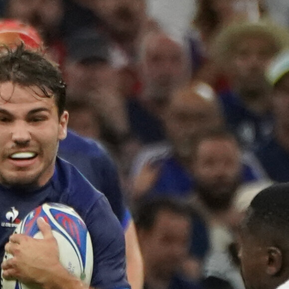 Info - Antoine Dupont souffre d'une fracture mais reste au sein du XV de France - Antoine Dupont (France) - Prince Gaoseb (Namibie) - Coupe du Monde de Rugby France 2023 du match de Poule A entre la France et la Namibie (96-0) au stade Velodrome à Marseille le 21 septembre 2023. 