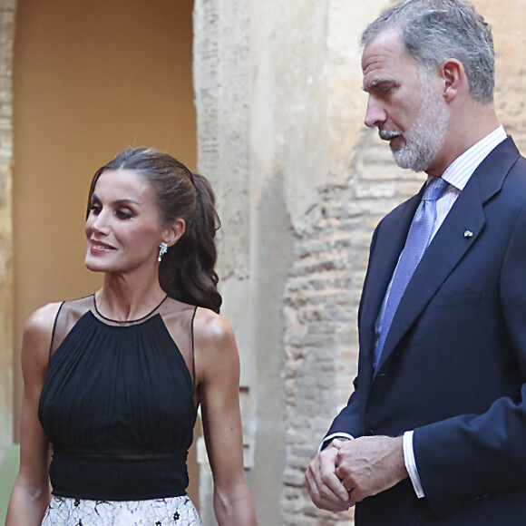 Felipe VI d'Espagne, Letizia d'Espagne et Volodymyr Zelensky assistent à un dîner avec les chefs d'Etat et le Gouvernement, au Sommet de l'Union Européenne, au Palais de l'Alhambra à Grenade, 5 octobre 2023. Grenade, Espagne.