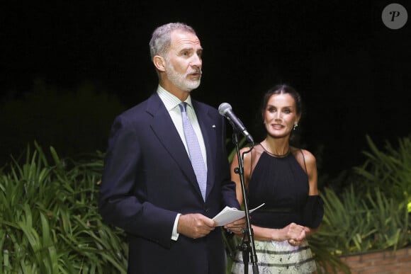 Et elle a marqué les esprits aux côtés de Felipe, son mari.
Felipe VI d'Espagne, Letizia d'Espagne et Volodymyr Zelensky assistent à un dîner avec les chefs d'Etat et le Gouvernement, au Sommet de l'Union Européenne, au Palais de l'Alhambra à Grenade, 5 octobre 2023. Grenade, Espagne.