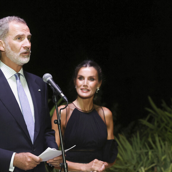 Et elle a marqué les esprits aux côtés de Felipe, son mari.
Felipe VI d'Espagne, Letizia d'Espagne et Volodymyr Zelensky assistent à un dîner avec les chefs d'Etat et le Gouvernement, au Sommet de l'Union Européenne, au Palais de l'Alhambra à Grenade, 5 octobre 2023. Grenade, Espagne.