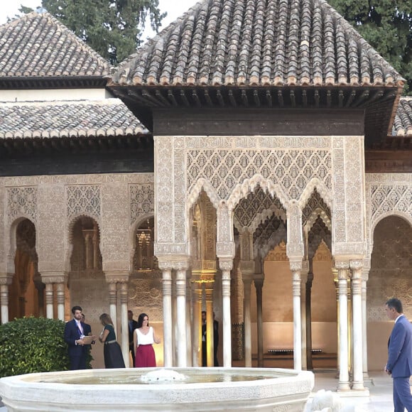 Felipe VI d'Espagne, Letizia d'Espagne et Volodymyr Zelensky assistent à un dîner avec les chefs d'Etat et le Gouvernement, au Sommet de l'Union Européenne, au Palais de l'Alhambra à Grenade, 5 octobre 2023. Grenade, Espagne.
