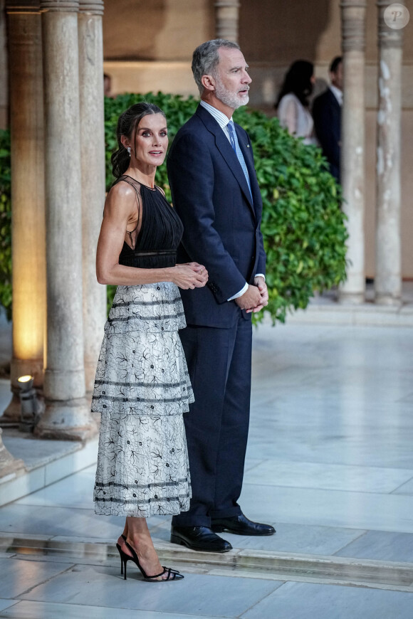 Letizia a été particulièrement brillante ce jeudi lors d'une rencontre européenne.
Felipe VI et la reine Letízia, avant le dîner officiel du sommet européen à l'Alhambra à Grenade, Andalousie, Espagne. Photo by Alex Camara/Europa Press/ABACAPRESS.COM