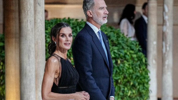 Letizia d'Espagne : Bronzée et élégantissime dans une robe de flamenco, son mari Felipe VI très fier