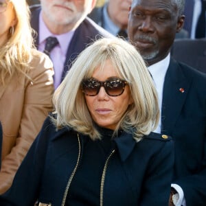 Brigitte Macron - Obsèques du journaliste Jean-Pierre Elkabbach au cimetière du Montparnasse dans le 14ème arrondissement de Paris, France, le 6 octobre 2023. © Christophe Clovis/Bestimage