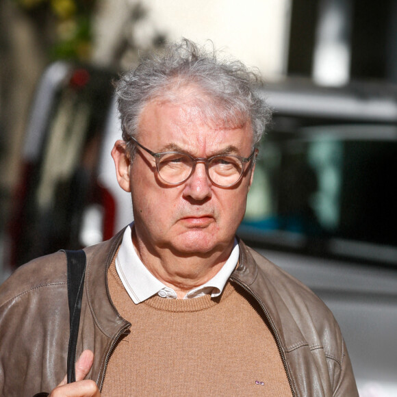 Dominique Besnehard - Obsèques du journaliste Jean-Pierre Elkabbach au cimetière du Montparnasse dans le 14ème arrondissement de Paris, France, le 6 octobre 2023. © Christophe Clovis/Bestimage