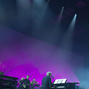Deux dates de report ont néanmoins été communiquées. Le concert du 6 octobre est reporté au 27 février 2024, celui du 7 octobre au 9 mars 2024. 
Michel Sardou lors de son concert au Zénith de Rouen