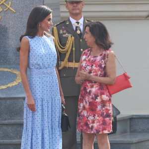 La reine Letizia d'Espagne, lors de la prestation de serment du drapeau au Patio de Armas de l'Académie Générale Militaire de Saragosse,Espagne, le 7 octobre 2023. 