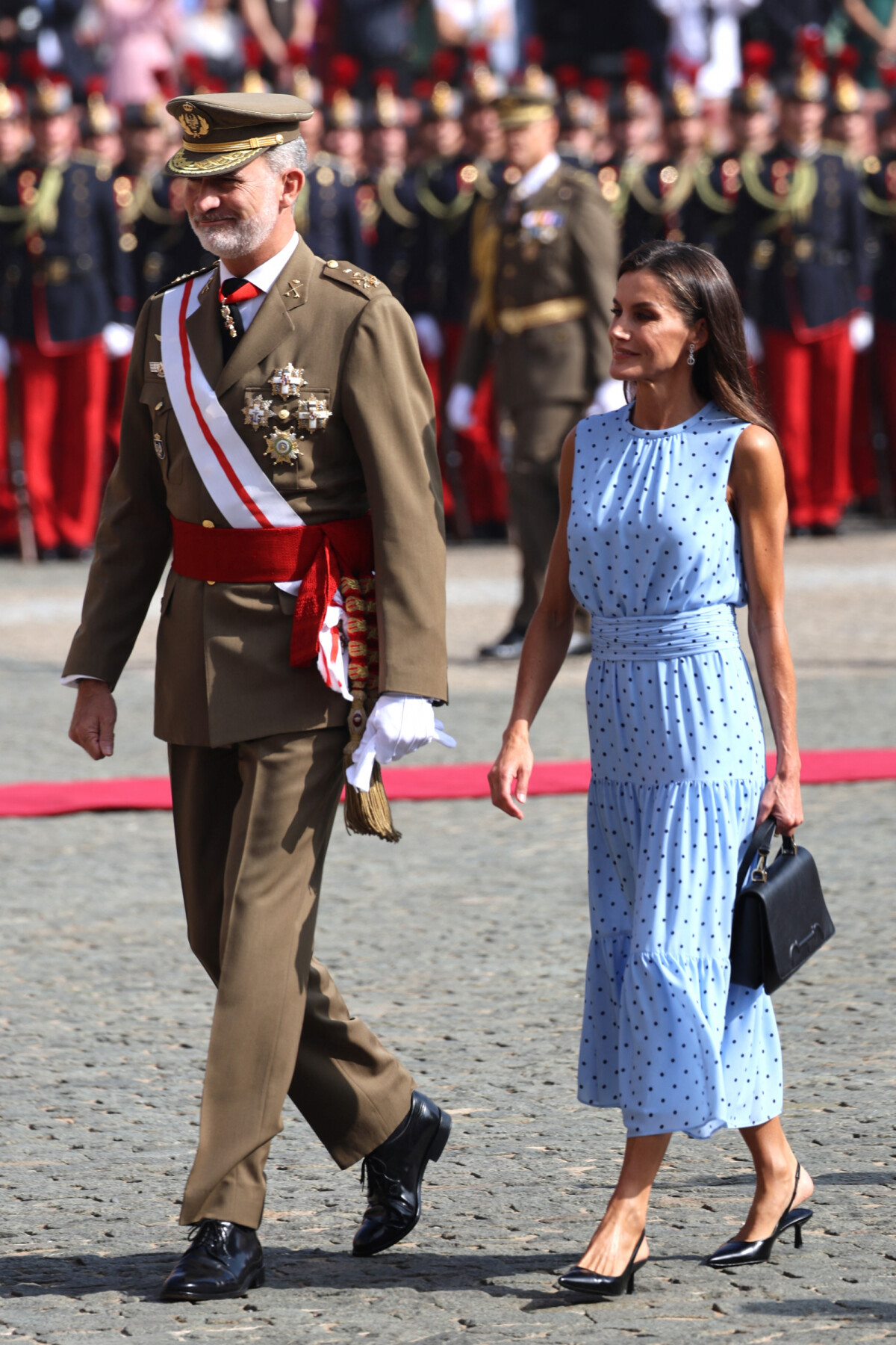 Photo Le Roi Felipe Vi Et La Reine Letizia D Espagne Lors De La Prestation De Serment Du