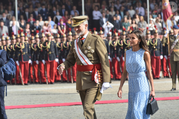 Le roi Felipe VI et la reine Letizia d'Espagne, lors de la prestation de serment du drapeau au Patio de Armas de l'Académie Générale Militaire de Saragosse,Espagne, le 7 octobre 2023. 