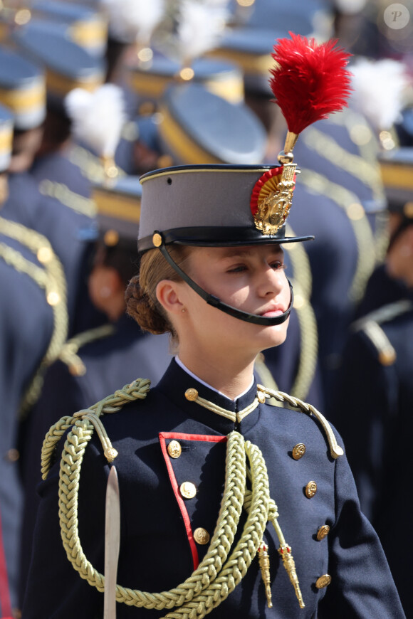 La Princesse Leonor lors de la prestation de serment du drapeau au Patio de Armas de l'Académie Générale Militaire de Saragosse, Espagne, le 7 octobre 2023. 
