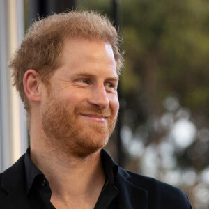 Le prince Harry, duc de Sussex et Meghan Markle, duchesse de Sussex, remettent un prix honorifique à Kevin Costner lors de son gala de charité One805 Live, organisé sur son terrain de polo à Summerland près de Santa Barbara, le 22 septembre 2023.