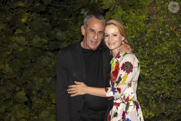 Exclusif - Thierry Ardisson et sa femme Audrey Crespo-Mara - Véronique Sanson en concert à l'occasion de la présentation de sa tournée "Hasta Luego" au théâtre de Verdure lors du festival de Ramatuelle le 1er aout 2023. © Cyril Bruneau / Festival de Ramatuelle / Bestimage 