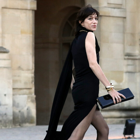 "J'ai fait une dépression très forte", confiait-elle au magazine Psychologies en 2022.
Charlotte Gainsbourg - Dîner d'Etat au château de Versailles en l'honneur de la visite officielle du roi et de la reine d'Angleterre en France (20 - 22 septembre 2023). Le 20 septembre 2023. 150 invités triés sur le volet ont été conviés à cette occasion. © Stéphane Lemouton / Bestimage 