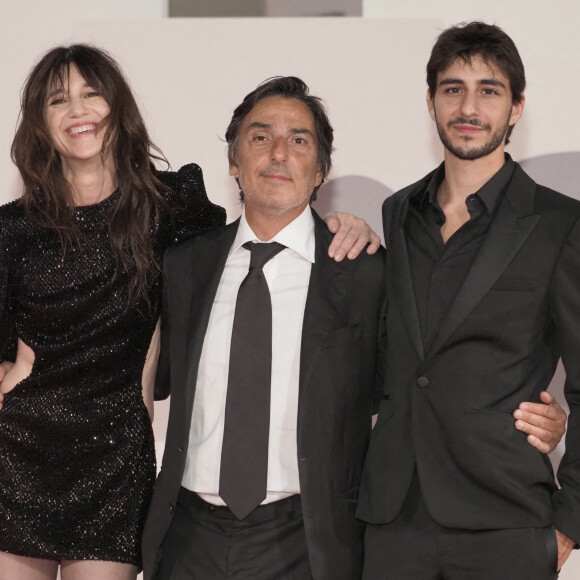 Charlotte Gainsbourg, son compagnon Yvan Attal et leur fils Ben à la première de "Les Choses Humaines" au 78ème Festival International du Film de Venise (Mostra), le 9 septembre 2021. 
