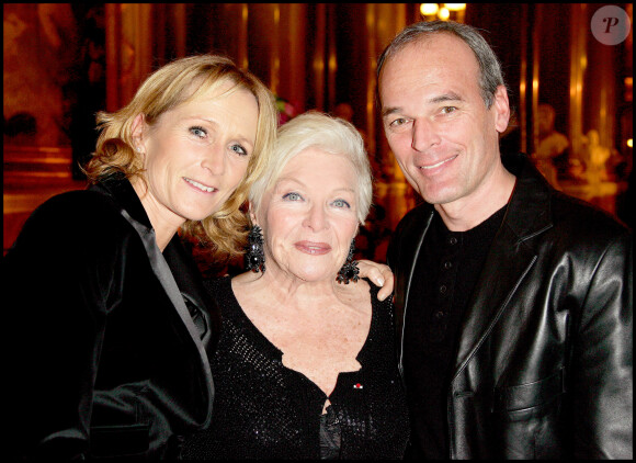 Laurent Baffie, sa femme Sandrine et Line Renaud, au Chateau de Versailles pour une soirée de Gala au profit de l'association pour la vie, espoir contre le cancer. © Guillaume Gaffiot/Bestimage