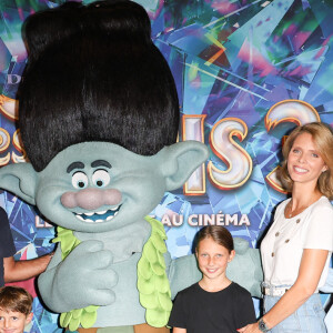 Elle était surtout accompagnée de son mari Laurent, de leurs enfants Margaux, 9 ans et Roméo, 5 ans mais aussi d'Oscar, 13 ans 
Sylvie Tellier, son mari Laurent Schenten et leurs enfants - Avant-première du film "Les Trolls 3" au cinéma Gaumont Marignan à Paris. Le 11 octobre 2023 © Coadic Guirec / Bestimage 