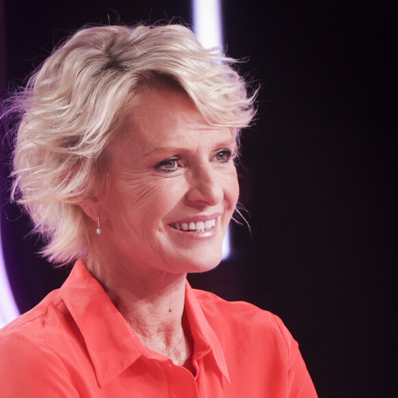 Elle a été remplacée par Julia Vignali
Exclusif - Sophie Davant - Sur le plateau de l'émission TPMP (Touche Pas à Mon Poste) présentée en direct par C.Hanouna et diffusée sur C8 - Paris le 07/09/2023 - © Jack Tribeca / Bestimage