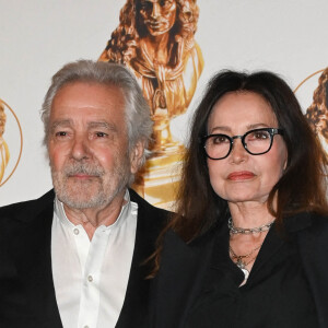 Pierre Arditi, Evelyne Bouix au photocall de la 33ème cérémonie des Molières aux Folies Bergère à Paris le 30 mai 2022. © Coadic Guirec / Bestimage 