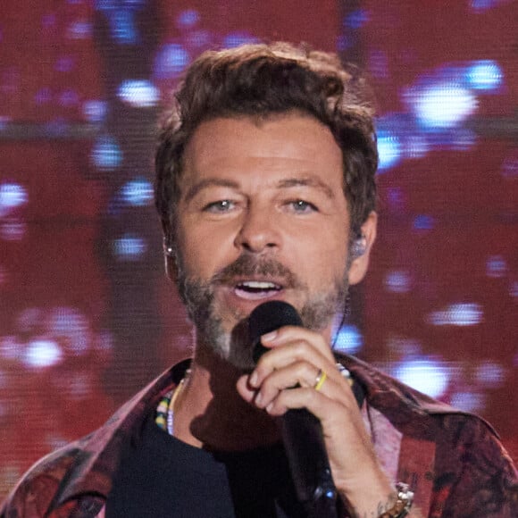 Il a même installé son propre studio dans sa maison
Exclusif - Christophe Mae - Enregistrement de l'émission "Tous avec les bleus, le concert événement", diffusée en direct sur TF1 le 12 octobre 2023, au Village Rugby, place de la Concorde, à Paris En direct du Village Rugby, un concert pour fêter l'entrée du XV de France dans les quarts de finale de la plus prestigieuse compétition de Rugby. © Cyril Moreau-Veeren / Bestimage 