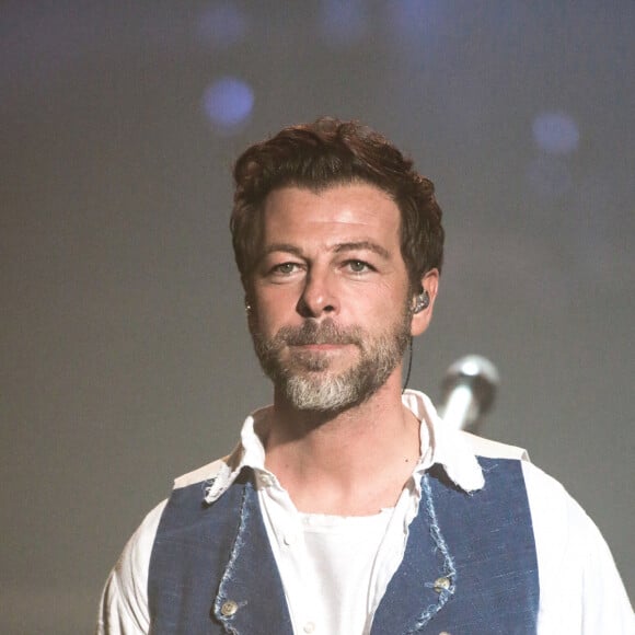 Exclusif - Christophe Maé en concert au Zénith de Lille le 13 novembre 2021. le chanteur de " On s'attache " a enflammé le Zénith de Lille avec un concert " world music " de haut niveau musicalement, dansant et plein de belles surprises. Fendant la foule de la scène aux tribunes, de la fosse au balcon. © Stephane Vansteenkiste / Bestimage