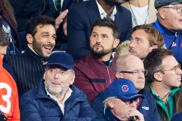 Son compagnon Maxim Nucci était également dans les tribunes avec Christophe Beaugrand et son mari

Maxim Nucci (Yodelice), Christophe Beaugrand et son mari Ghislain Gerin - People des les tribunes de la coupe du Monde de Rugby France 2023 - Match de quart de finale "France-Afrique du Sud (28-29)" au Stade de France à Saint-Denis 15 octobre 2023. © Moreau-Jacovides/Bestimage