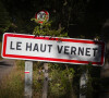 Deux témoins assurent avoir vu le petit Émile descendre l'unique route du hameau du Haut-Vernet (Alpes-de-Haute-Provence), mais les gendarmes ont tenté de savoir ce qu'il a pu se passer par la suite pour l'enfant. 
Le Haut-Vernet où Émile (2 ans) a disparu le 8 juillet 2023.