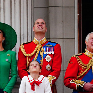 La princesse Anne, le prince George, le prince Louis, la princesse Charlotte, Kate Catherine Middleton, princesse de Galles, le prince William de Galles, le roi Charles III - La famille royale d'Angleterre sur le balcon du palais de Buckingham lors du défilé "Trooping the Colour" à Londres. Le 17 juin 2023 
