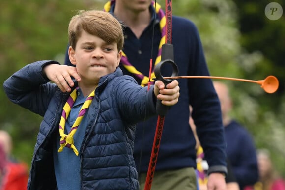 Le prince William, prince de Galles, et Catherine (Kate) Middleton, princesse de Galles, et leurs enfants, participent à la journée du bénévolat "Big Help Out" à Slough  Le prince George de Galles - Le prince et la princesse de Galles, accompagnés de leurs enfants, participent à la journée du bénévolat "Big Help Out" à Slough, le 8 mai 2023. Cet événement, invitant les Britanniques à effectuer des actions caritatives, marque le point final des festivités du couronnement du roi d'Angleterre et de la reine consort, célébré le 6 mai 2023 à l'abbaye de Westminster à Londres. 