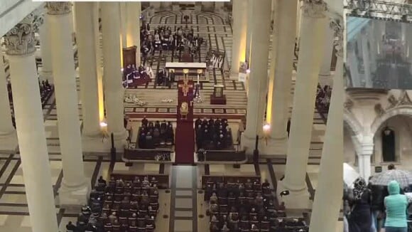 Obsèques de Dominique Bernard : Sa femme Isabelle poignante devant Emmanuel et Brigitte Macron