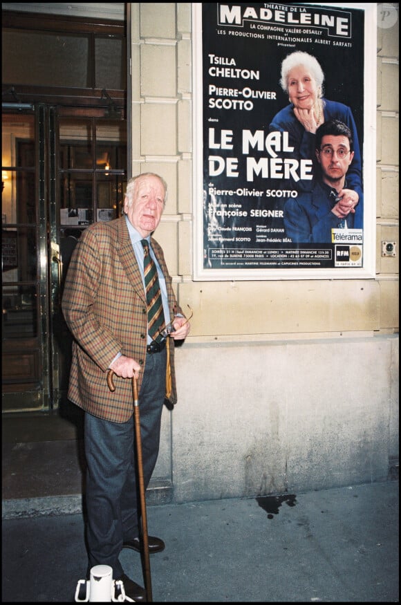Notamment en 1982 dans "Ça va faire mal !" avec Hubert Deschamps.
Archives - Hubert Deschamps à la générale "Le mal de mère" au théatre de la Madeleine en 1996.