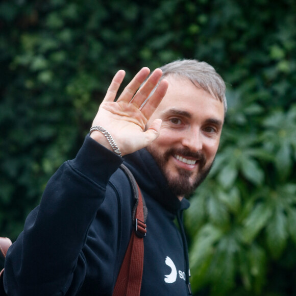 Christophe Willem - Arrivées à l'enregistrement de l'émission "Vivement Dimanche" présentée par M. Drucker et qui sera diffusée le 22 octobre 2023 sur France 3 au studio Gabriel à Paris, France, le 17 octobre 2023. © Christophe Clovis/Bestimage