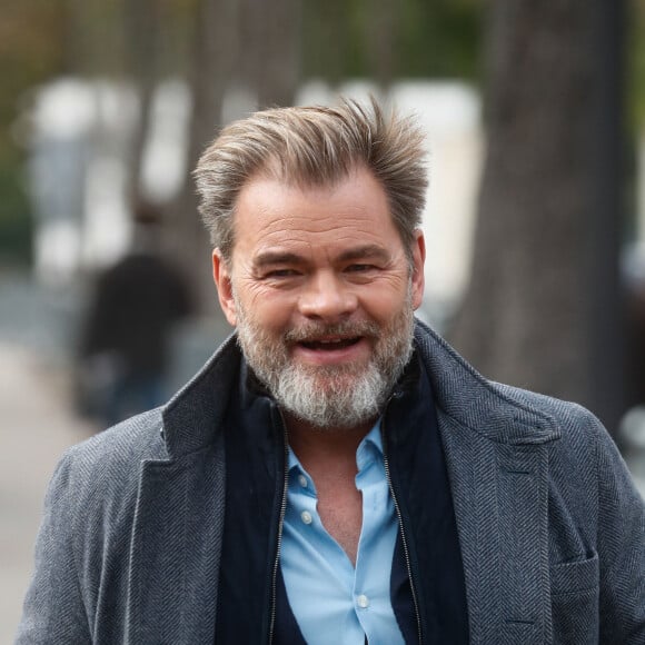 Clovis Cornillac - Arrivées à l'enregistrement de l'émission "Vivement Dimanche" présentée par M. Drucker et qui sera diffusée le 22 octobre 2023 sur France 3 au studio Gabriel à Paris, France, le 17 octobre 2023. © Christophe Clovis/Bestimage