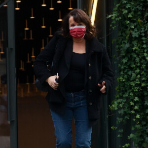 Anne Roumanoff - Arrivées à l'enregistrement de l'émission "Vivement Dimanche" présentée par M. Drucker et qui sera diffusée le 22 octobre 2023 sur France 3 au studio Gabriel à Paris, France, le 17 octobre 2023. © Christophe Clovis/Bestimage