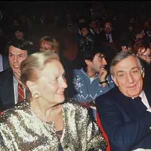 Archives - Lino Ventura avec sa femme Odette au spectacle de Patrick Sébastien à l'Olympia en 1987.