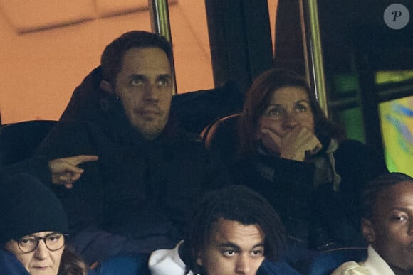 Grand Corps Malade et sa femme Julia Marsaud - People dans les tribunes lors du match de championnat de Ligue 1 Uber Eats opposant le Paris Saint-Germain (PSG) à l'Olympique Lyonnais au Parc des Princes à Paris le 2 avril 2023. 