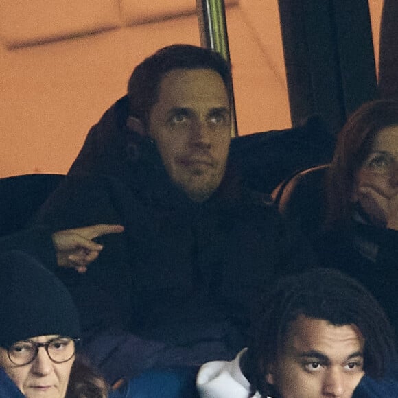 Grand Corps Malade et sa femme Julia Marsaud - People dans les tribunes lors du match de championnat de Ligue 1 Uber Eats opposant le Paris Saint-Germain (PSG) à l'Olympique Lyonnais au Parc des Princes à Paris le 2 avril 2023. 