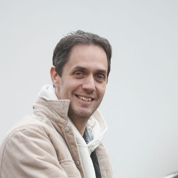 Semi-exclusif - Grand Corps Malade (Fabien Marsaud) - Arrivées à l'enregistrement de l'émission "Vivement Dimanche" présentée par M. Drucker et qui sera diffusée le 3 décembre 2023 sur France 3 au Studio Gabriel à Paris, France, le 15 novembre 2023. © Christophe Clovis/Bestimage  No Web pour la Belgique et ka Suisse 