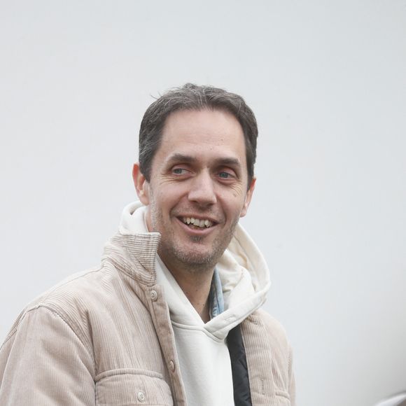 Semi-exclusif - Grand Corps Malade (Fabien Marsaud) - Arrivées à l'enregistrement de l'émission "Vivement Dimanche" présentée par M. Drucker et qui sera diffusée le 3 décembre 2023 sur France 3 au Studio Gabriel à Paris, France, le 15 novembre 2023. © Christophe Clovis/Bestimage  No Web pour la Belgique et ka Suisse 