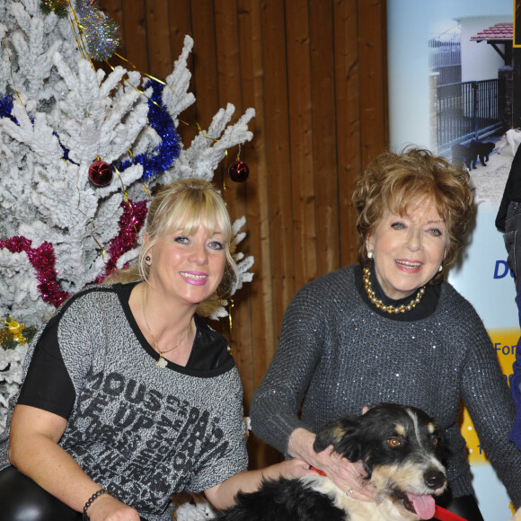 En plus de vivre avec sa maman, Véronique a dû réorganiser sa vie professionnelle
Marthe Mercadier et sa fille Veronique - Noel de la Fondation Assistance aux Animaux Paris, le 24 Novembre 2012