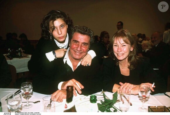Gilbert Bécaud, sa femme et sa fille le 18 décembre 2001